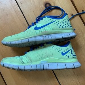 Nike Free Running sneaks